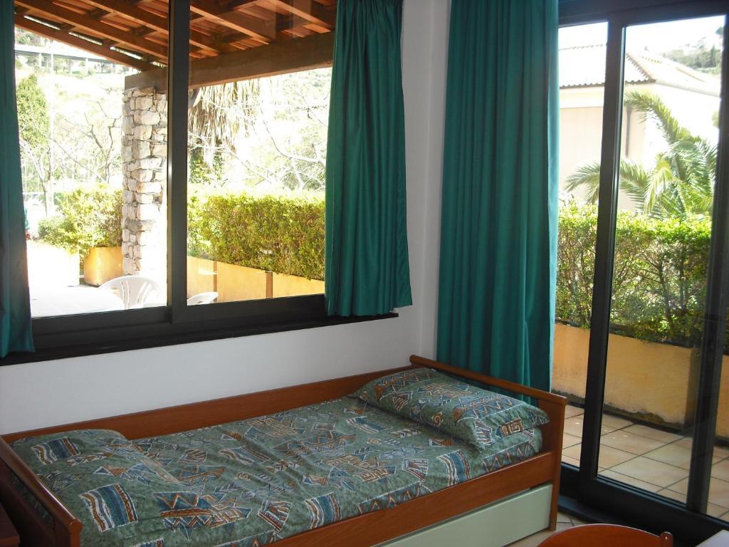 One-Bedroom Apartment,1333138043:JPEG